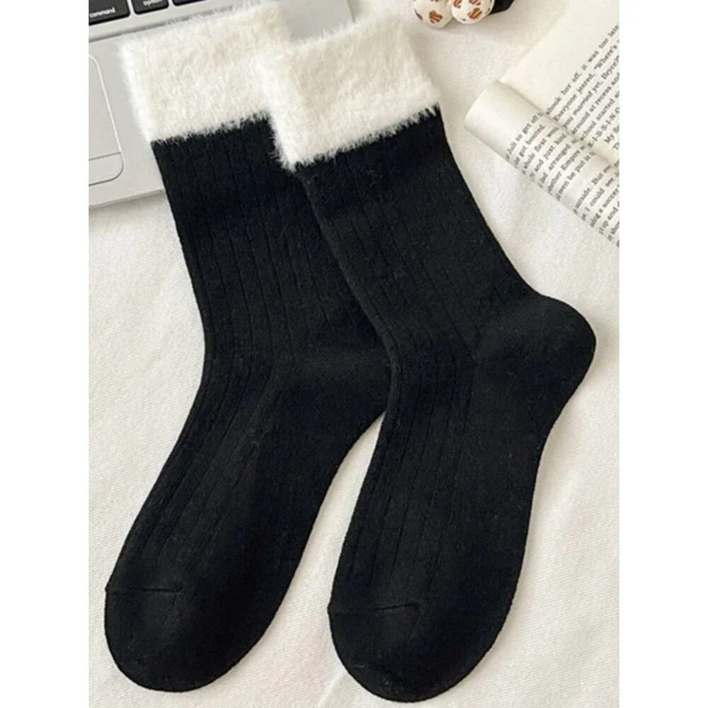 NWT Fuzzy Faux Fur Cuff Ribbed Crew Socks Multipack (5 Pairs)